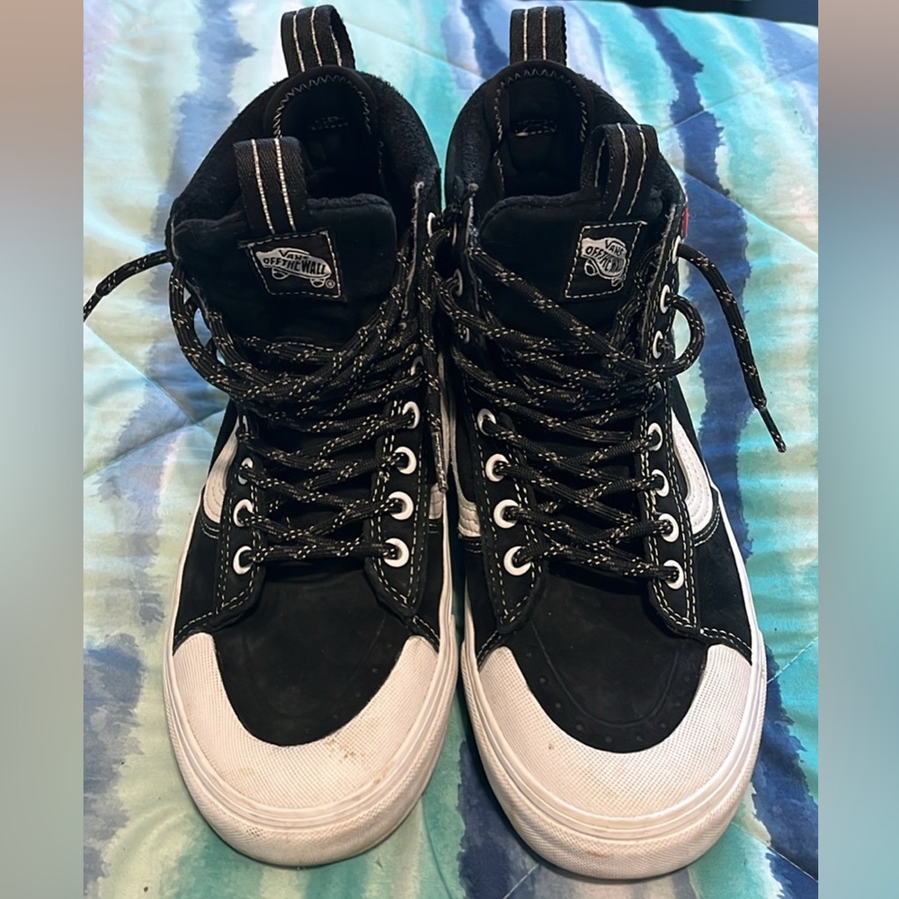 Men’s Vans Ultrarange shoes, size 9.